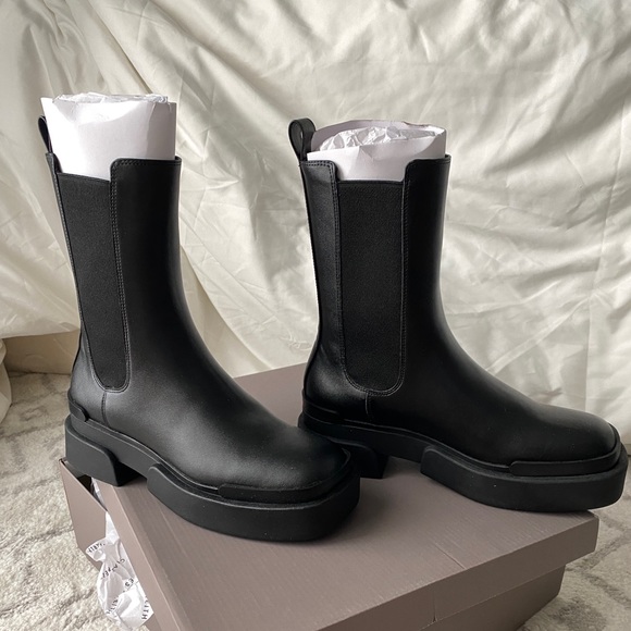 Shoes - Picture 3 of 4